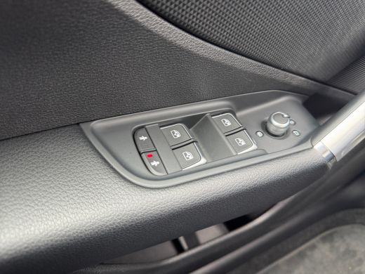 Audi Q2 35 TFSI 150pk S Edition Audi smartphone interface | Optiekpakket Zwart | Parkeersensoren achter ActivLease financial lease