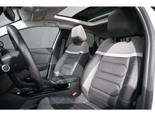 Citroën &euml;-C4 Shine 50kWh 89,3%SOH! 3 Fase | Schuif-/Kanteldak | Navigatie | HUD | Achteruitrijcamera | Apple C... ActivLease financial lease