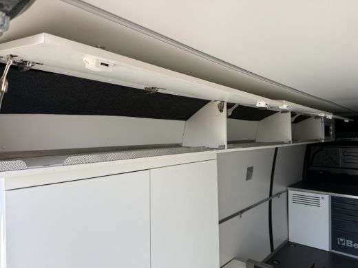 Iveco Daily 35C21 3.0 210 PK AUTOMAAT L3H2 N1 / MOTORSPORT INRICHTING / LUIFEL / LUCHTSLANG / DUBBEL LUCHT / ... ActivLease financial lease
