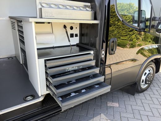 Iveco Daily 35C21 3.0 210 PK AUTOMAAT L3H2 N1 / MOTORSPORT INRICHTING / LUIFEL / LUCHTSLANG / DUBBEL LUCHT / ... ActivLease financial lease