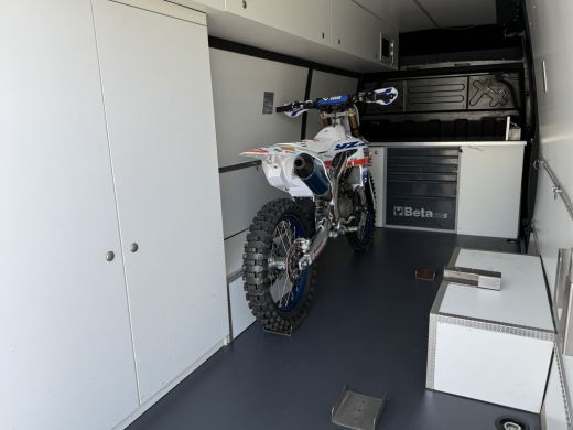 Iveco Daily 35C21 3.0 210 PK AUTOMAAT L3H2 N1 / MOTORSPORT INRICHTING / LUIFEL / LUCHTSLANG / DUBBEL LUCHT / ... ActivLease financial lease