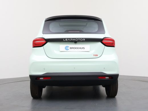 Leapmotor T03 Design 37.3 kWh | &euro;1500 korting!! | Achteruitrijcamera | Cruise control adaptief | Dodehoek detectie ActivLease financial lease