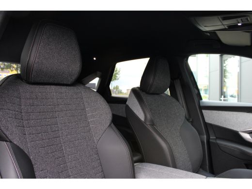 Peugeot e-3008 Allure Avantage 210 73 kWh | Navigatie | Warmtepomp | Trekhaak | All season | Camera 360 | Stoelv... ActivLease financial lease