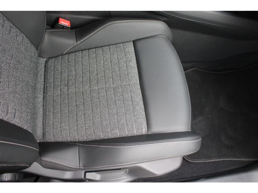 Peugeot e-3008 Allure Avantage 210 73 kWh | Navigatie | Warmtepomp | Trekhaak | All season | Camera 360 | Stoelv... ActivLease financial lease