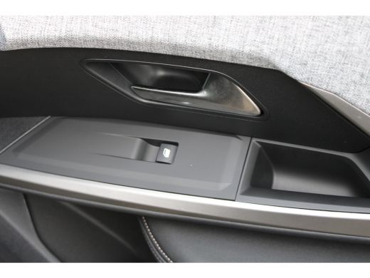 Peugeot e-3008 Allure Avantage 210 73 kWh | Navigatie | Warmtepomp | Trekhaak | All season | Camera 360 | Stoelv... ActivLease financial lease