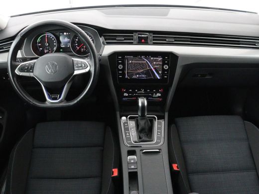 Volkswagen Passat 1.4 TSI PHEV GTE | SOH 91,6% | Stoelverwarming | Trekhaak | Adaptive cruise | Camera | Carplay | ... ActivLease financial lease