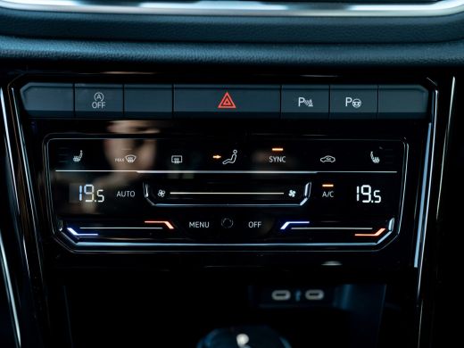 Volkswagen T-Roc 1.5 TSI R-Line Business | Side Assist | Keyless | Camera | Elk. A-klep | IQ Light | Prijs Rijklaar!! ActivLease financial lease