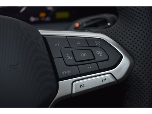 Volkswagen Tayron R-Line Edition | Trekhaak | 'App-Connect' draadloze smartphone integratie | Automatische afstands... ActivLease financial lease