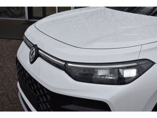 Volkswagen Tayron R-Line Edition | Trekhaak | 'App-Connect' draadloze smartphone integratie | Automatische afstands... ActivLease financial lease