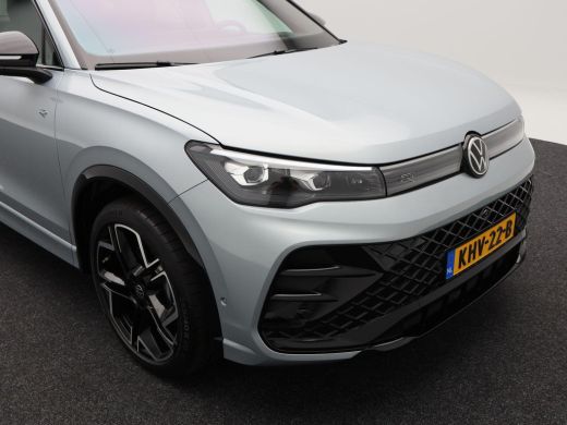 Volkswagen Tiguan 1.5 eHybrid 272 Pk Automaat R-Line Edition | Black Style | Trekhaak | Panorama dak | Stoelverwarm... ActivLease financial lease