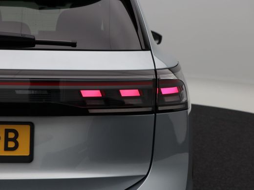 Volkswagen Tiguan 1.5 eHybrid 272 Pk Automaat R-Line Edition | Black Style | Trekhaak | Panorama dak | Stoelverwarm... ActivLease financial lease