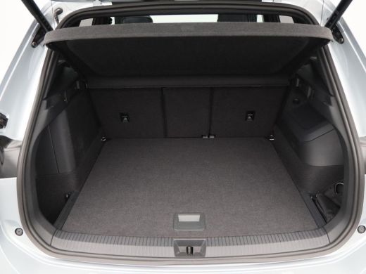 Volkswagen Tiguan 1.5 eHybrid 272 Pk Automaat R-Line Edition | Black Style | Trekhaak | Panorama dak | Stoelverwarm... ActivLease financial lease