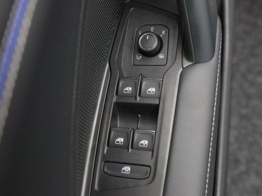 Volkswagen Tiguan 1.5 eHybrid 272 Pk Automaat R-Line Edition | Black Style | Trekhaak | Panorama dak | Stoelverwarm... ActivLease financial lease