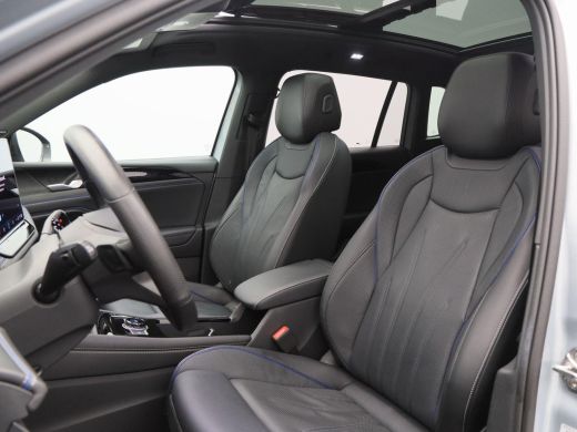 Volkswagen Tiguan 1.5 eHybrid 272 Pk Automaat R-Line Edition | Black Style | Trekhaak | Panorama dak | Stoelverwarm... ActivLease financial lease