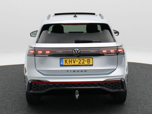 Volkswagen Tiguan 1.5 eHybrid 272 Pk Automaat R-Line Edition | Black Style | Trekhaak | Panorama dak | Stoelverwarm... ActivLease financial lease