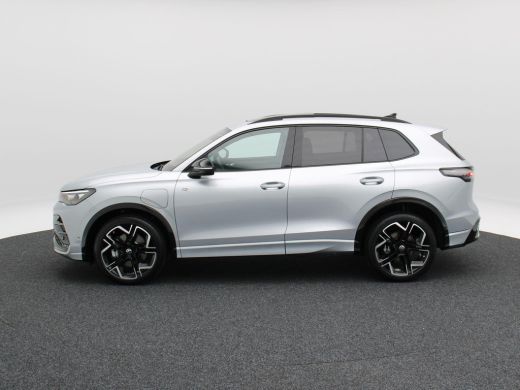 Volkswagen Tiguan 1.5 eHybrid 272 Pk Automaat R-Line Edition | Black Style | Trekhaak | Panorama dak | Stoelverwarm... ActivLease financial lease