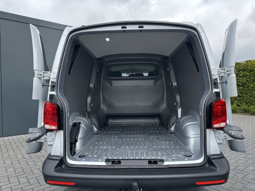 Volkswagen Transporter 2.0 TDI 150 PK DSG AUTOMAAT HIGLINE / ** 19.778 KM ** / DUBBELE CABINE / ADAPTIVE CRUISE / TREKHA... ActivLease financial lease