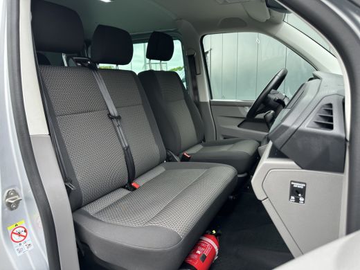Volkswagen Transporter 2.0 TDI 150 PK DSG AUTOMAAT HIGLINE / ** 19.778 KM ** / DUBBELE CABINE / ADAPTIVE CRUISE / TREKHA... ActivLease financial lease