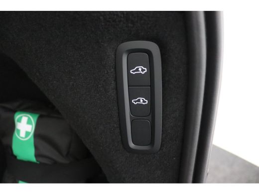 Volvo  XC90 T8 Plug-in hybrid AWD Ultra Black Ed. Executive | 2 stoelen op derde rij | Bowers & Wilkins audio... ActivLease financial lease