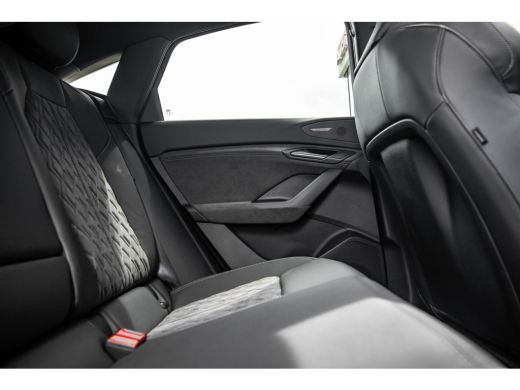Audi Q6 e-tron S edition | Adaptive air suspension | Adaptive cruise control | Audi sound system ActivLease financial lease