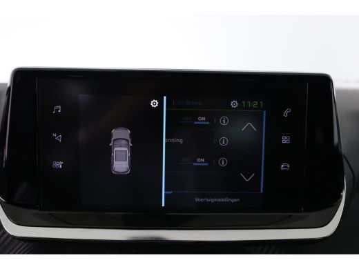 Peugeot e-2008 EV Allure 50 kWh | Dealer Onderhouden! | SOH 99% | 1e Eigenaar! | Navi By App | Clima | Cruise Co... ActivLease financial lease
