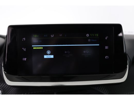 Peugeot e-2008 EV Allure 50 kWh | Dealer Onderhouden! | SOH 99% | 1e Eigenaar! | Navi By App | Clima | Cruise Co... ActivLease financial lease