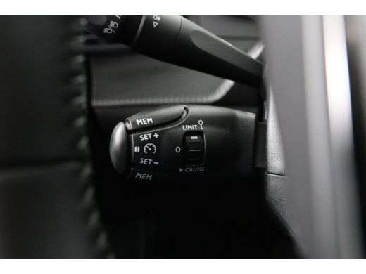 Peugeot e-2008 EV Allure 50 kWh | Dealer Onderhouden! | SOH 99% | 1e Eigenaar! | Navi By App | Clima | Cruise Co... ActivLease financial lease