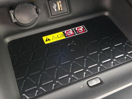 Toyota RAV4 2.5 Hybrid AWD Bi-Tone | Apple CarPlay | Navigatie | Rijklaar incl. garantie | ActivLease financial lease