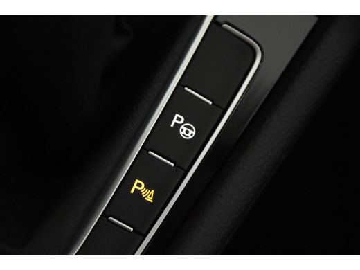 Volkswagen Golf Variant iQ Drive *1ste Eigenaar*Navigatie*Trekhaak* ActivLease financial lease