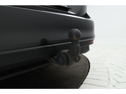 Volkswagen Passat Variant 1.6 TDI Elegance Business R Automaat, Panorama, Trekhaak! ActivLease financial lease