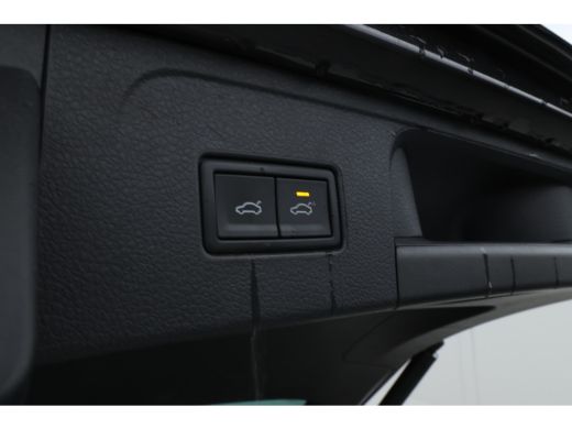 Volkswagen Passat Variant 1.6 TDI Elegance Business R Automaat, Panorama, Trekhaak! ActivLease financial lease