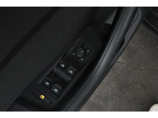 Volkswagen Passat Variant 1.6 TDI Elegance Business R Automaat, Panorama, Trekhaak! ActivLease financial lease