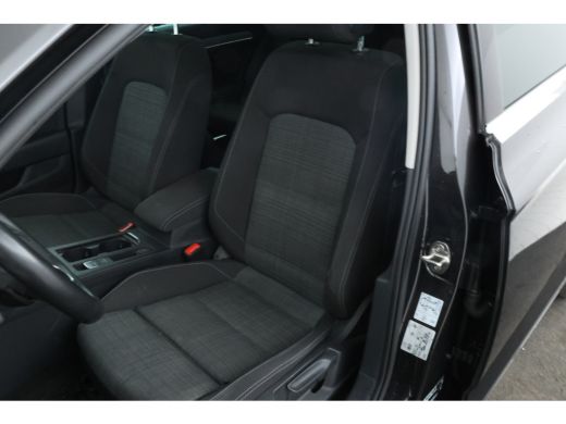 Volkswagen Passat Variant 1.6 TDI Elegance Business R Automaat, Panorama, Trekhaak! ActivLease financial lease