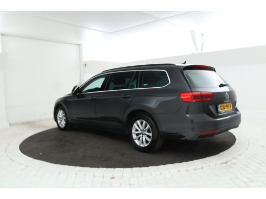 Volkswagen Passat Variant 1.6 TDI Elegance Business R Automaat, Panorama, Trekhaak! ActivLease financial lease