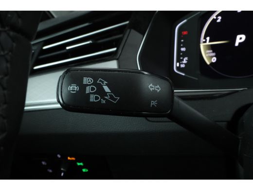 Volkswagen Passat Variant 1.6 TDI Elegance Business R Automaat, Panorama, Trekhaak! ActivLease financial lease