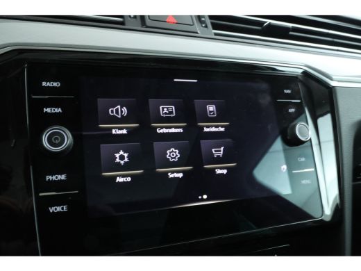Volkswagen Passat Variant 1.6 TDI Elegance Business R Automaat, Panorama, Trekhaak! ActivLease financial lease
