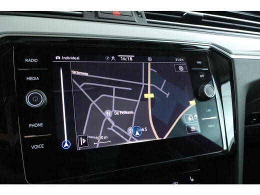Volkswagen Passat Variant 1.6 TDI Elegance Business R Automaat, Panorama, Trekhaak! ActivLease financial lease
