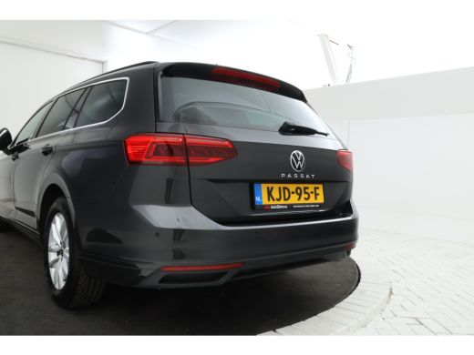 Volkswagen Passat Variant 1.6 TDI Elegance Business R Automaat, Panorama, Trekhaak! ActivLease financial lease