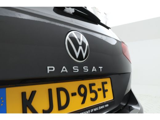Volkswagen Passat Variant 1.6 TDI Elegance Business R Automaat, Panorama, Trekhaak! ActivLease financial lease