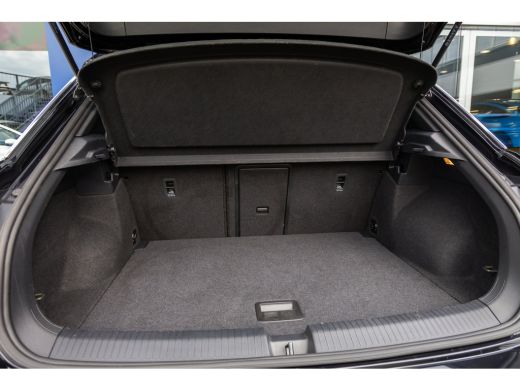 Volkswagen T-Roc 1.5 TSI R-Line Business+ | Trekhaak/1500kg | Cruise adaptief | Matrix LED | Camera | Stoelverwarm... ActivLease financial lease