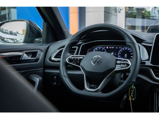 Volkswagen T-Roc 1.5 TSI R-Line Business+ | Trekhaak/1500kg | Cruise adaptief | Matrix LED | Camera | Stoelverwarm... ActivLease financial lease