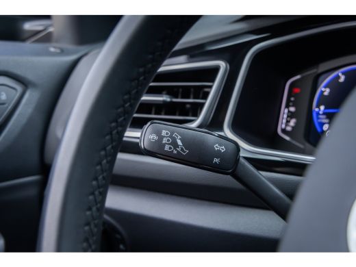 Volkswagen T-Roc 1.5 TSI R-Line Business+ | Trekhaak/1500kg | Cruise adaptief | Matrix LED | Camera | Stoelverwarm... ActivLease financial lease