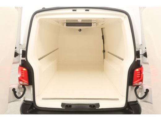 Volkswagen Transporter 2.0 TDI 150PK DSG L2H1 | Koelwagen 0&deg; | Automaat | Airco | 3 Zits | Koelauto | Parkeersens. ActivLease financial lease