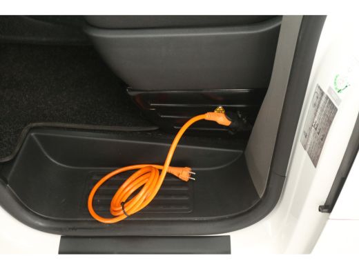 Volkswagen Transporter 2.0 TDI L1H1 | Koelwagen 0&deg; | Nachtkoeling | Airco | 3 Zits | Trekhaak | Koelauto ActivLease financial lease
