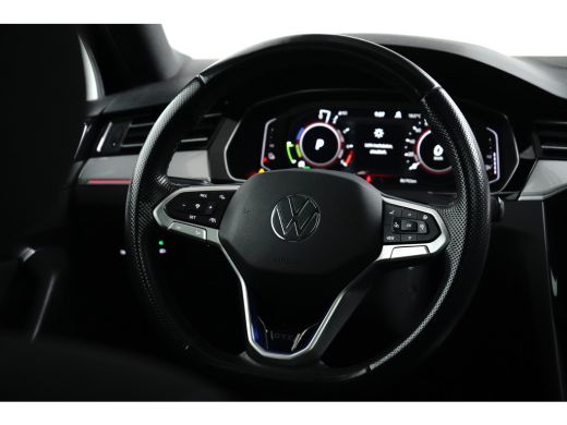 Volkswagen Passat Variant 1.4 GTE 218PK DSG-6 Business | TREKHAAK | PANORAMADAK | ELEKTR. A. KLEP | NAVIGATIE | CAM... ActivLease financial lease