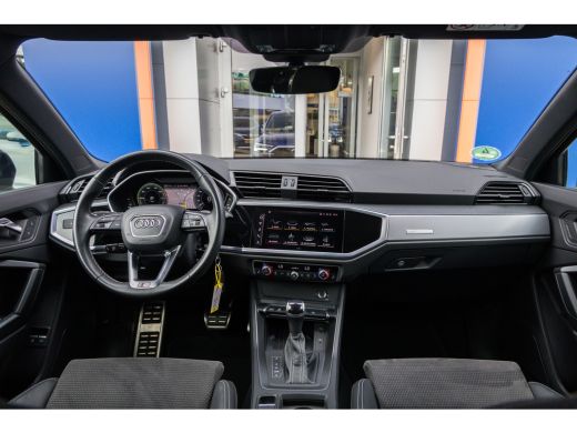 Audi Q3 45 TFSI e Business Edition | Trekhaak | Sonos o | Camera | Cruise adaptief | Stoelverwarming | Ap... ActivLease financial lease