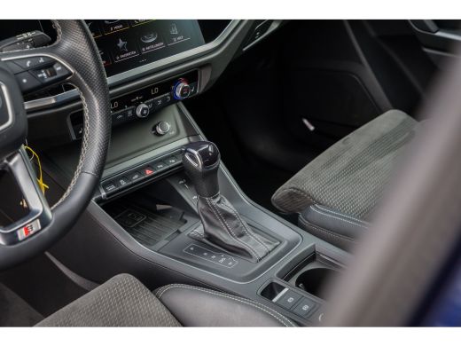 Audi Q3 45 TFSI e Business Edition | Trekhaak | Sonos o | Camera | Cruise adaptief | Stoelverwarming | Ap... ActivLease financial lease