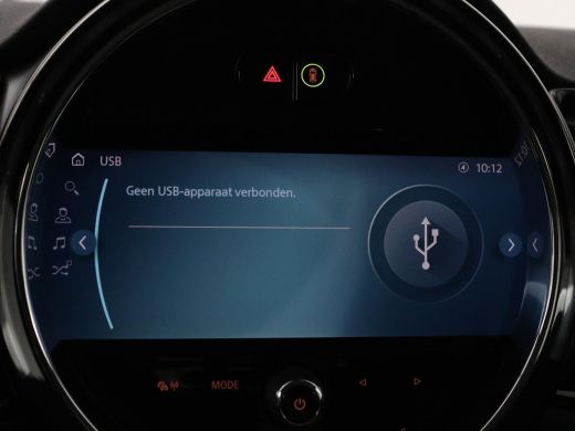Mini Clubman 1.5 Cooper Business Edition | Automaat | Stoelverwarming | Carplay | Sportstoelen | Half leder | ... ActivLease financial lease