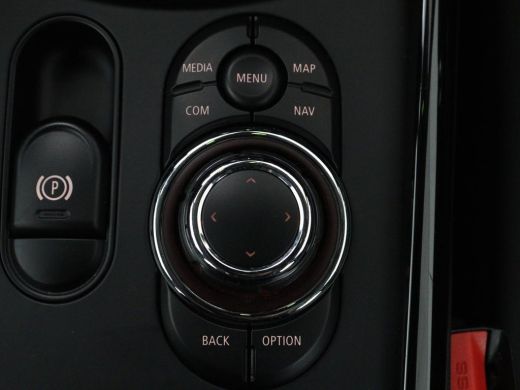 Mini Clubman 1.5 Cooper Business Edition | Automaat | Stoelverwarming | Carplay | Sportstoelen | Half leder | ... ActivLease financial lease