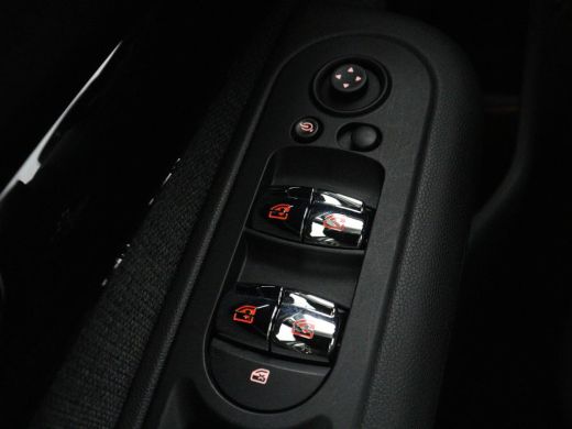 Mini Clubman 1.5 Cooper Business Edition | Automaat | Stoelverwarming | Carplay | Sportstoelen | Half leder | ... ActivLease financial lease